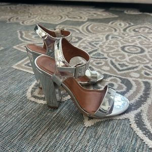 Cathy Jean Metallic Silver Heels!